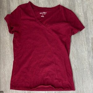 Universal Threads Women's V-Neck Tee in Wine Red